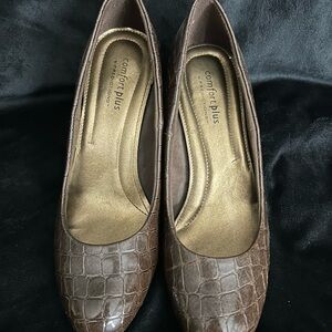 Comfort Plus by Predictions Brown Flats with Textured Design